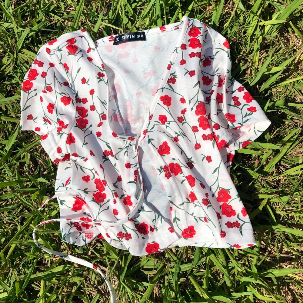 FLORAL DETAIL TOP - Picture 4 of 4
